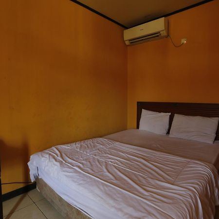 Oyo 93119 Guest House Leo Patra Muara Badak Exterior foto