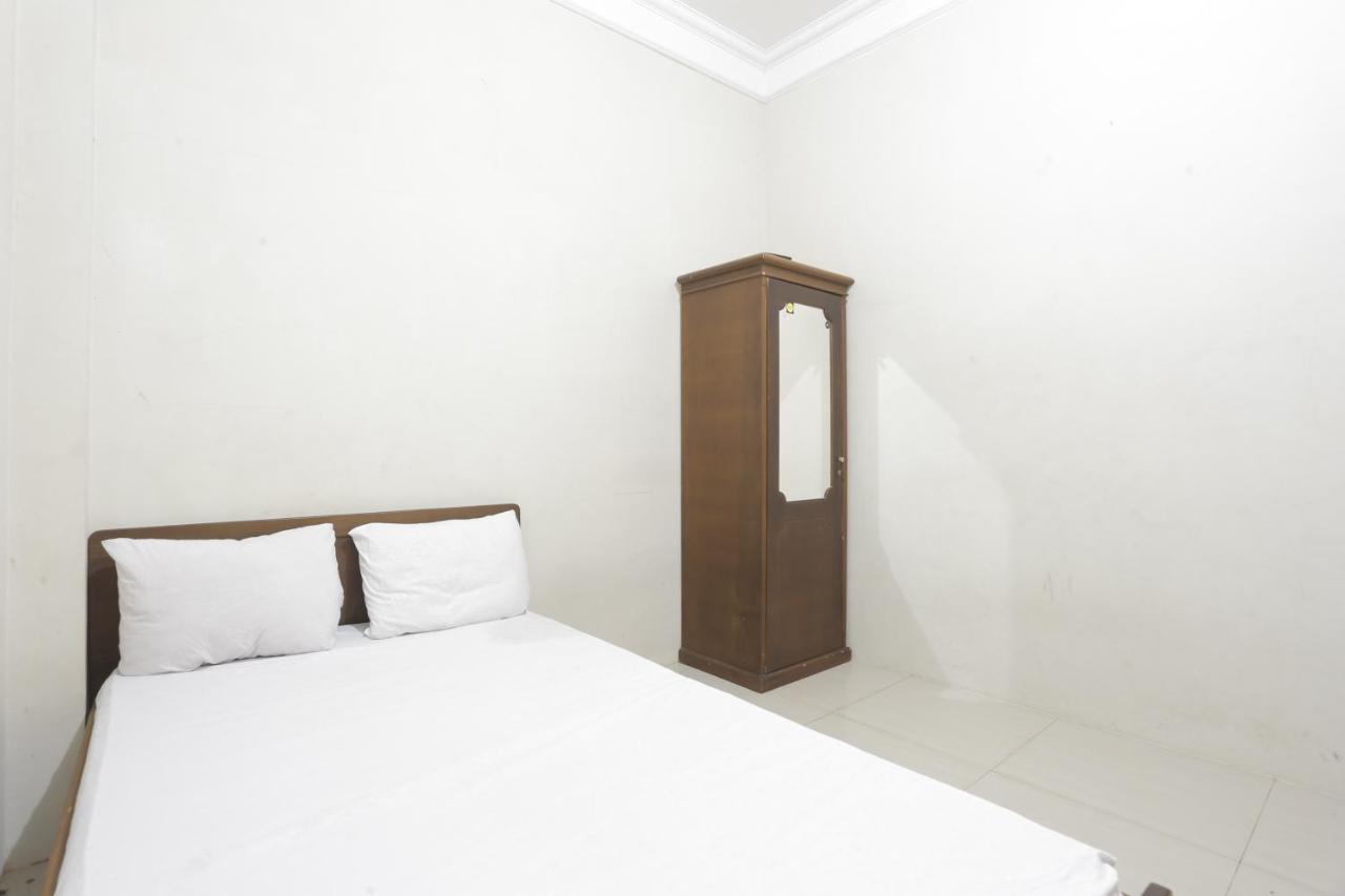 Oyo 93119 Guest House Leo Patra Muara Badak Exterior foto