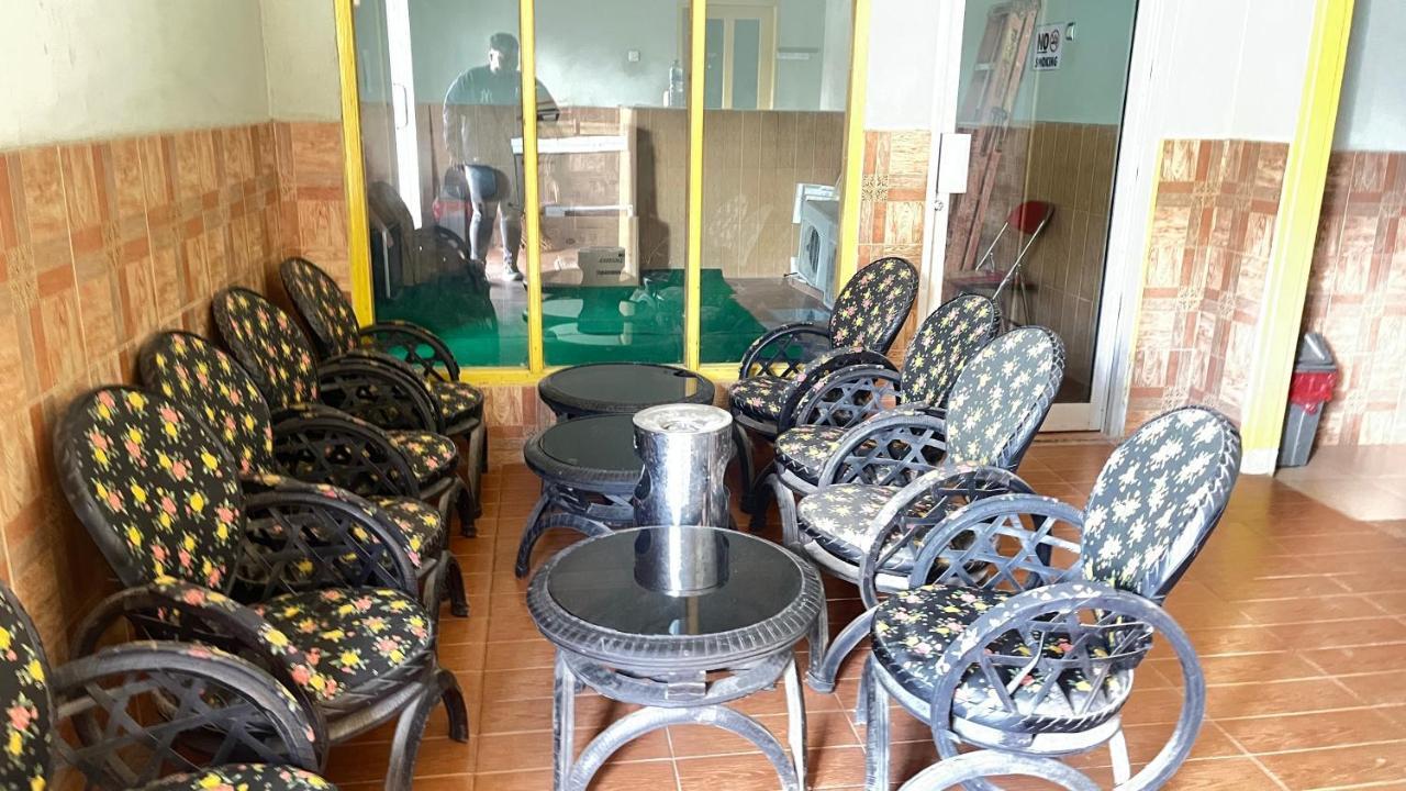 Oyo 93119 Guest House Leo Patra Muara Badak Exterior foto
