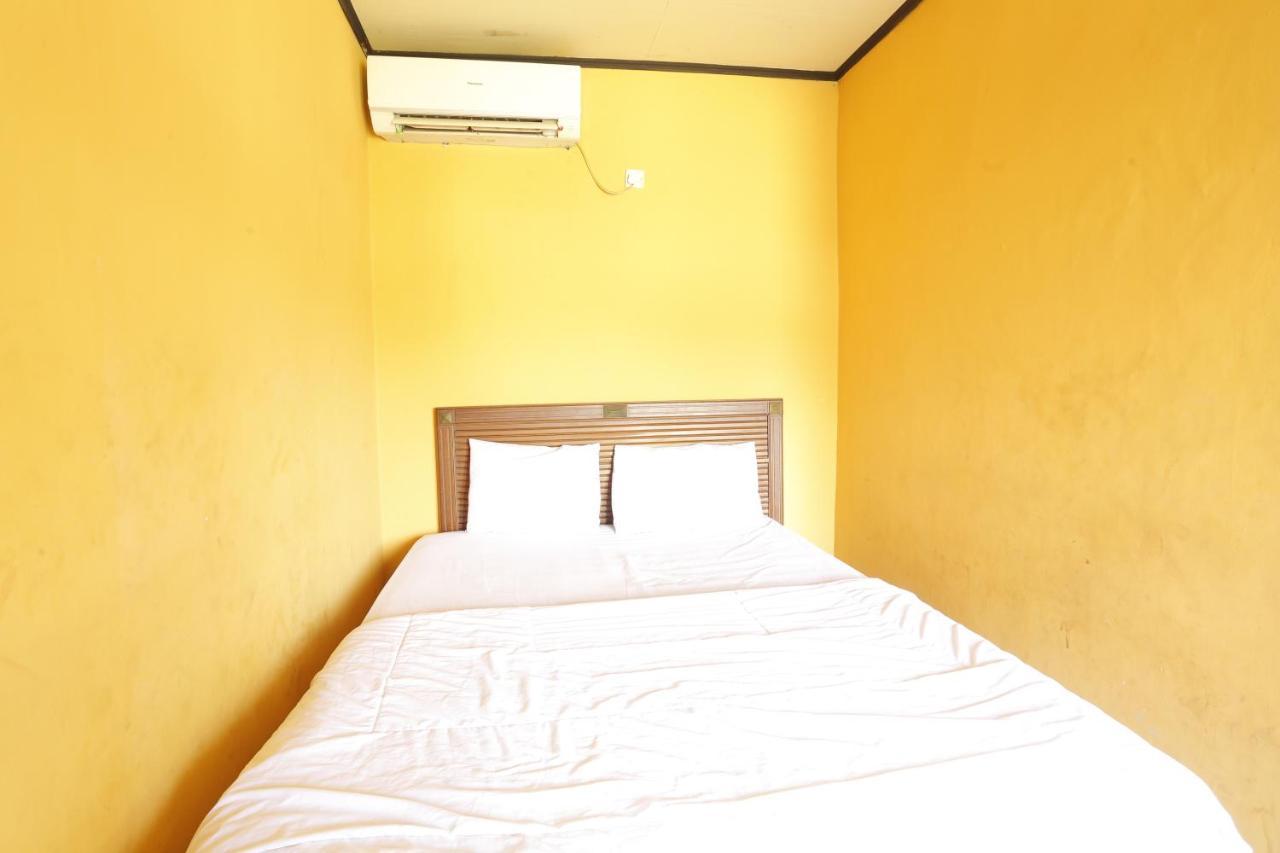 Oyo 93119 Guest House Leo Patra Muara Badak Exterior foto