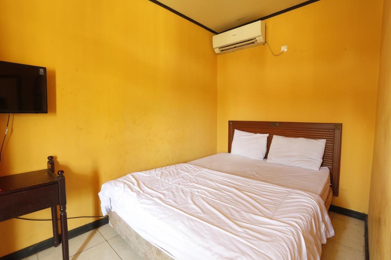 Oyo 93119 Guest House Leo Patra Muara Badak Exterior foto