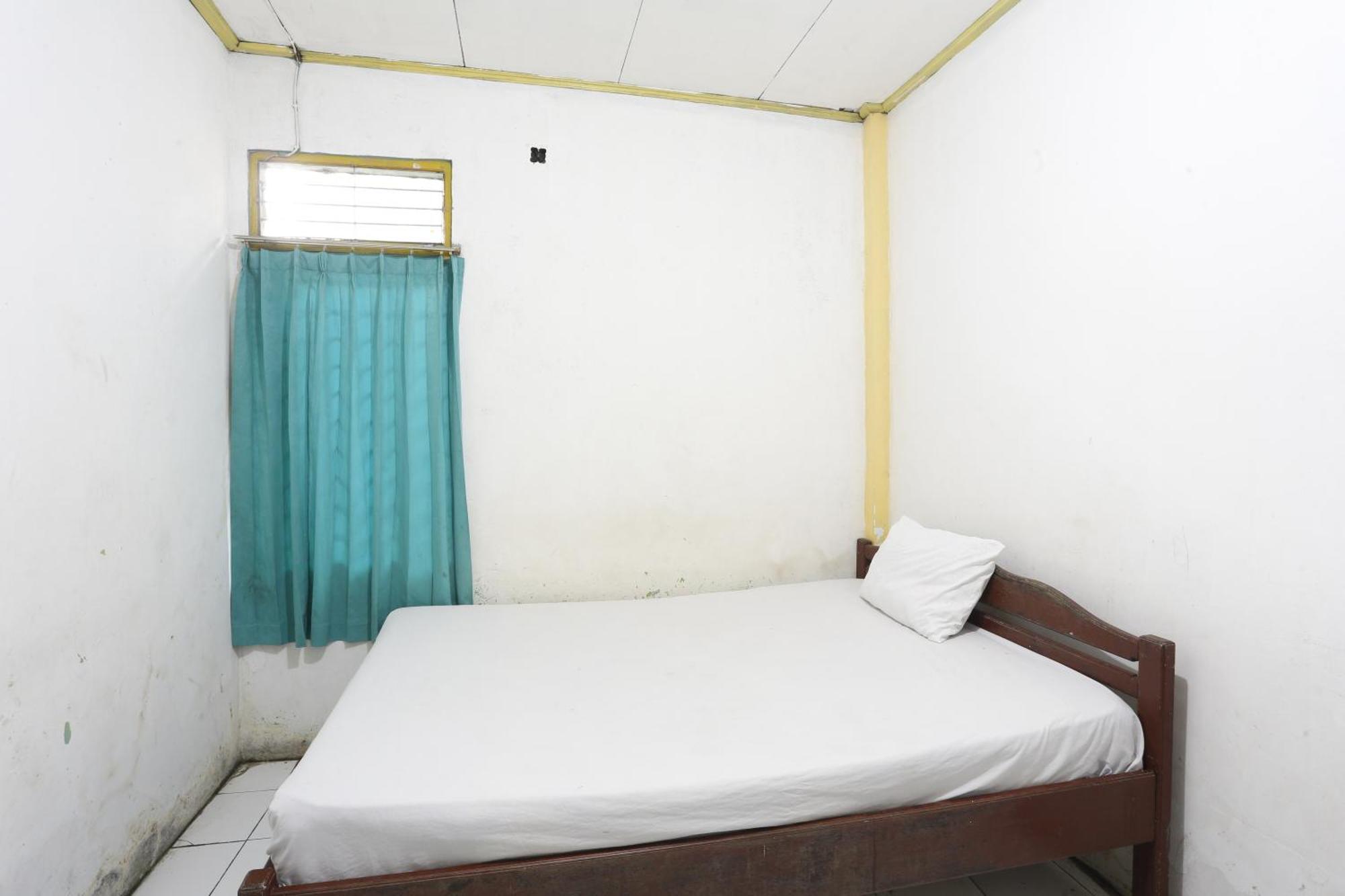 Oyo 93119 Guest House Leo Patra Muara Badak Exterior foto